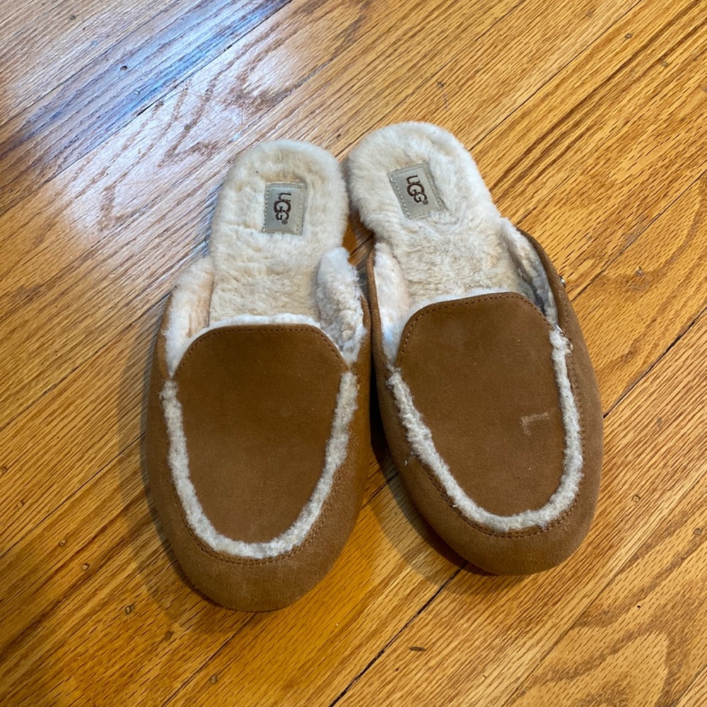 UGG slippers hardly worn!